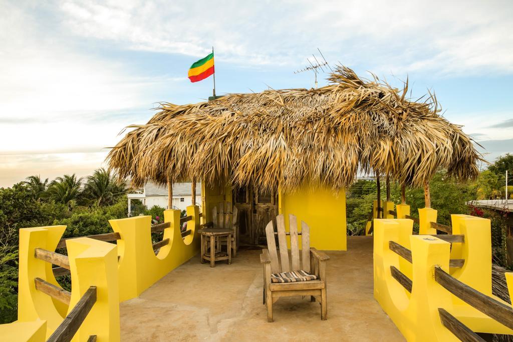 Kudehya Guesthouse Treasure Beach Exteriör bild